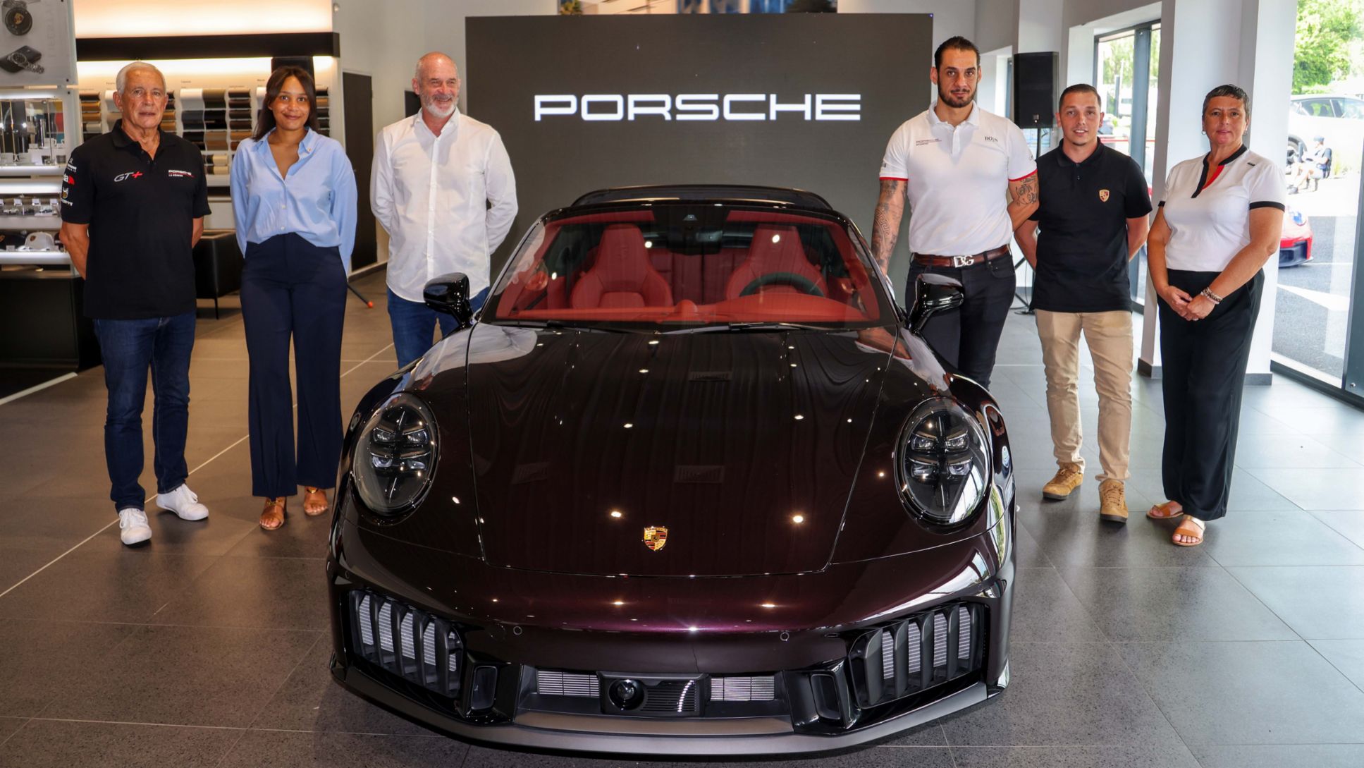 Launch of the new 911 GTS T-Hybrid: the brand's iconic model